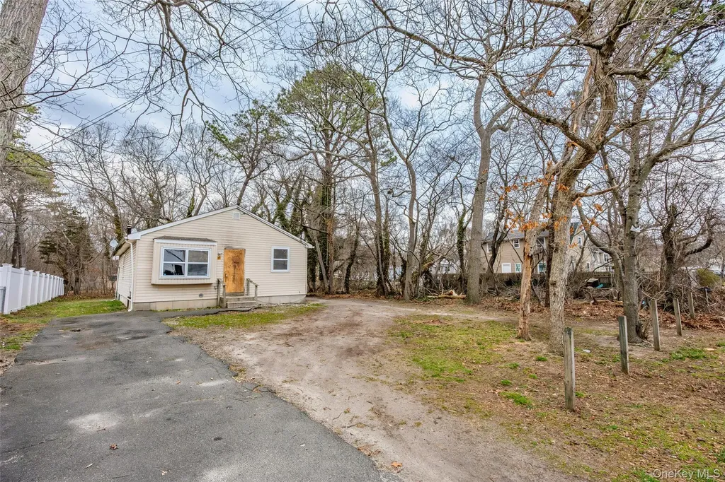 85 Norfleet Lane Coram NY 11727
