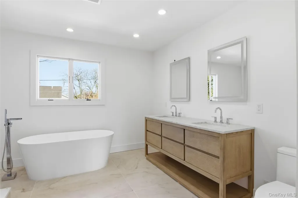 16 Otsego Place Jericho NY 11753