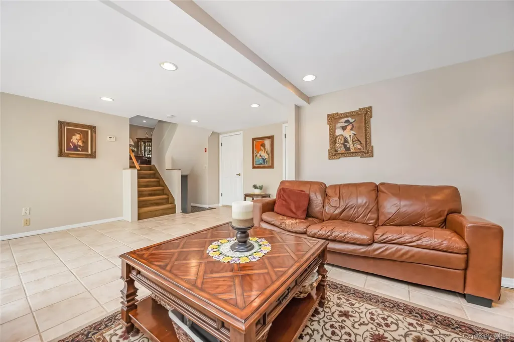 130 West Drive Massapequa NY 11758