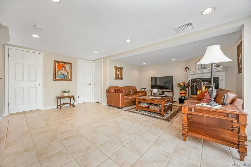 130 West Drive Massapequa NY 11758
