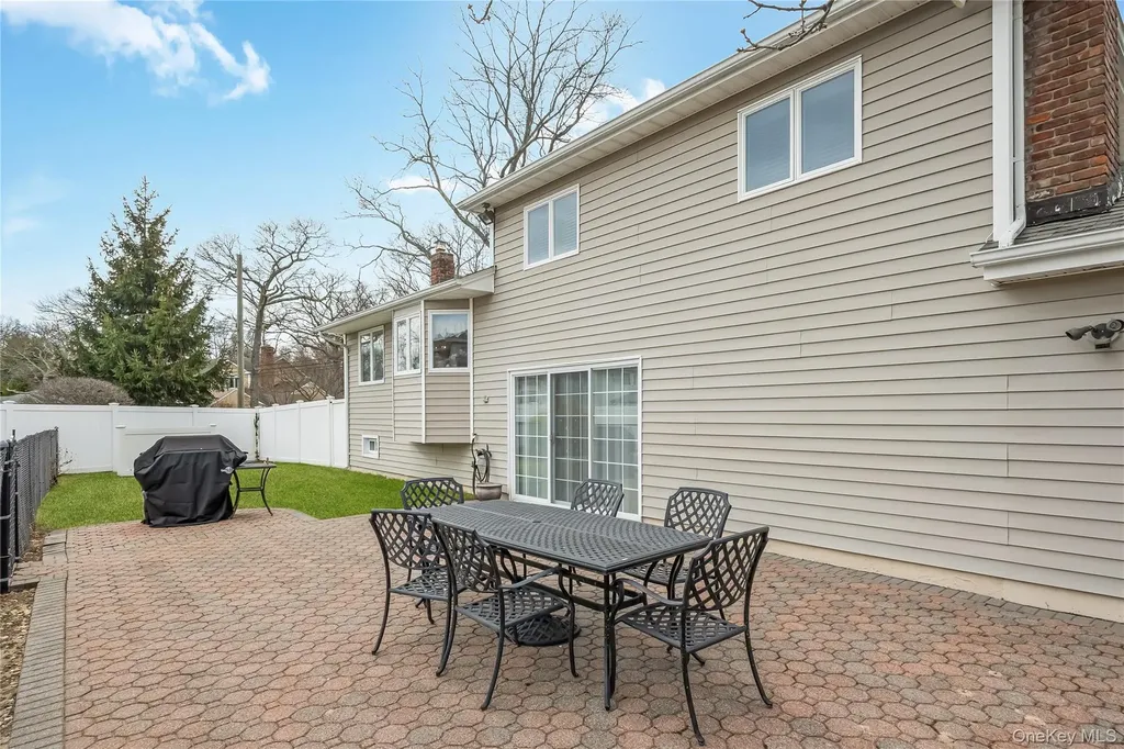 130 West Drive Massapequa NY 11758