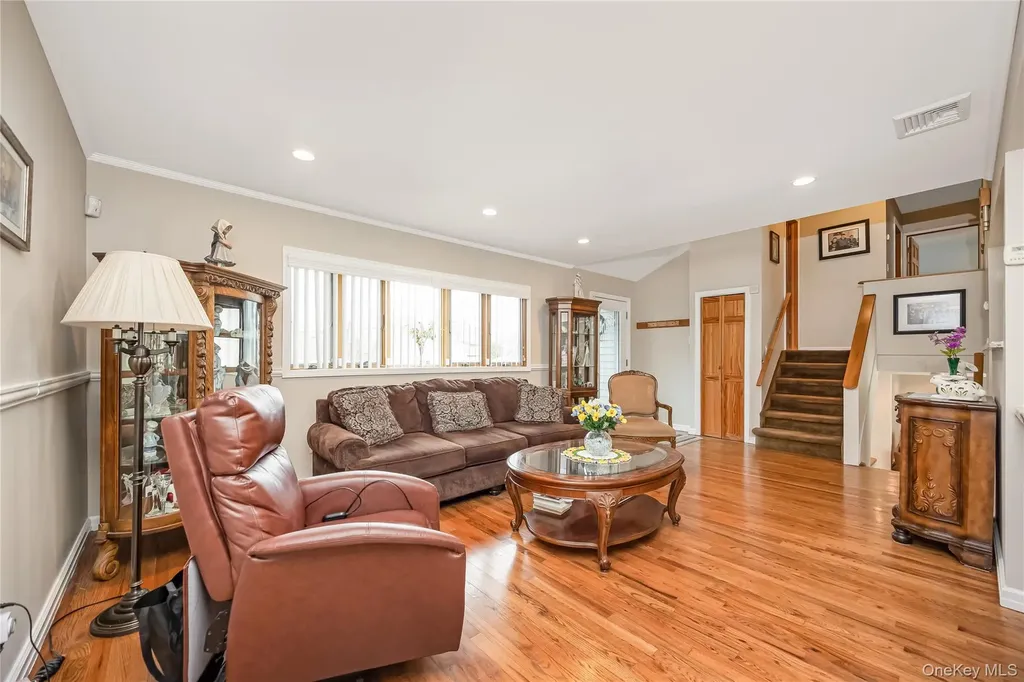 130 West Drive Massapequa NY 11758