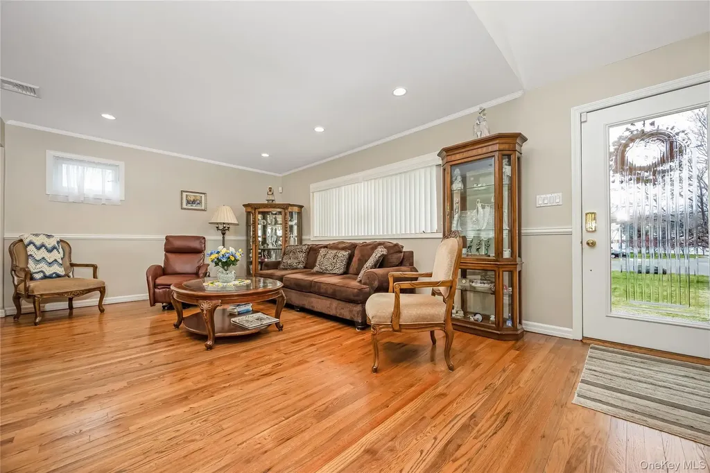 130 West Drive Massapequa NY 11758