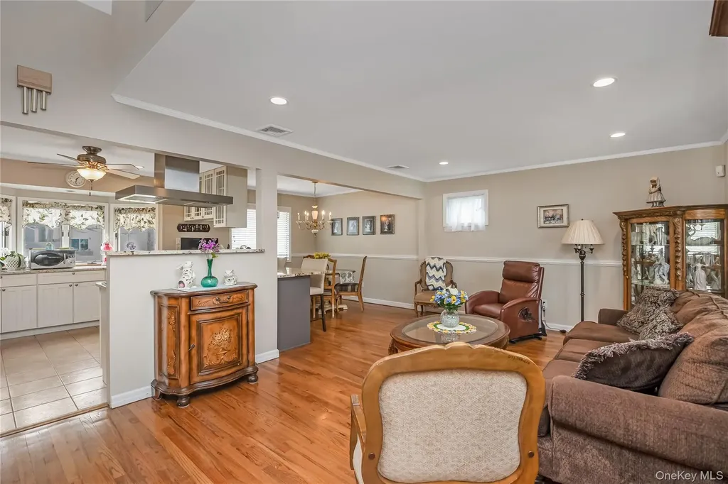 130 West Drive Massapequa NY 11758