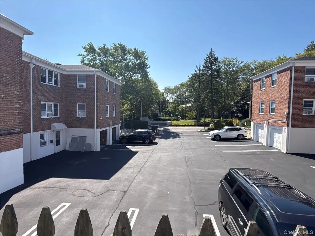 37 Spruce Street Great Neck NY 11021