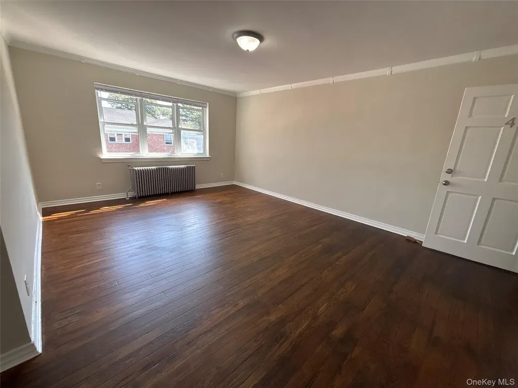 37 Spruce Street Great Neck NY 11021