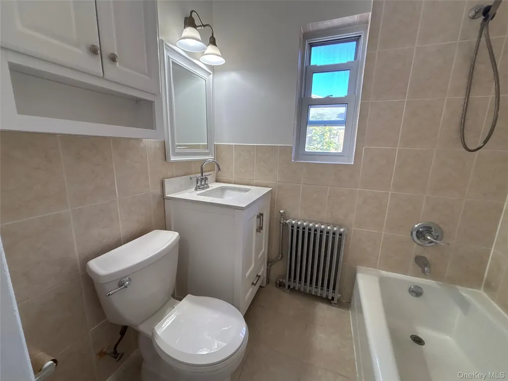 37 Spruce Street Great Neck NY 11021