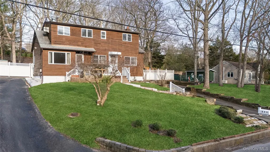 653 Meadow Road Smithtown NY 11787