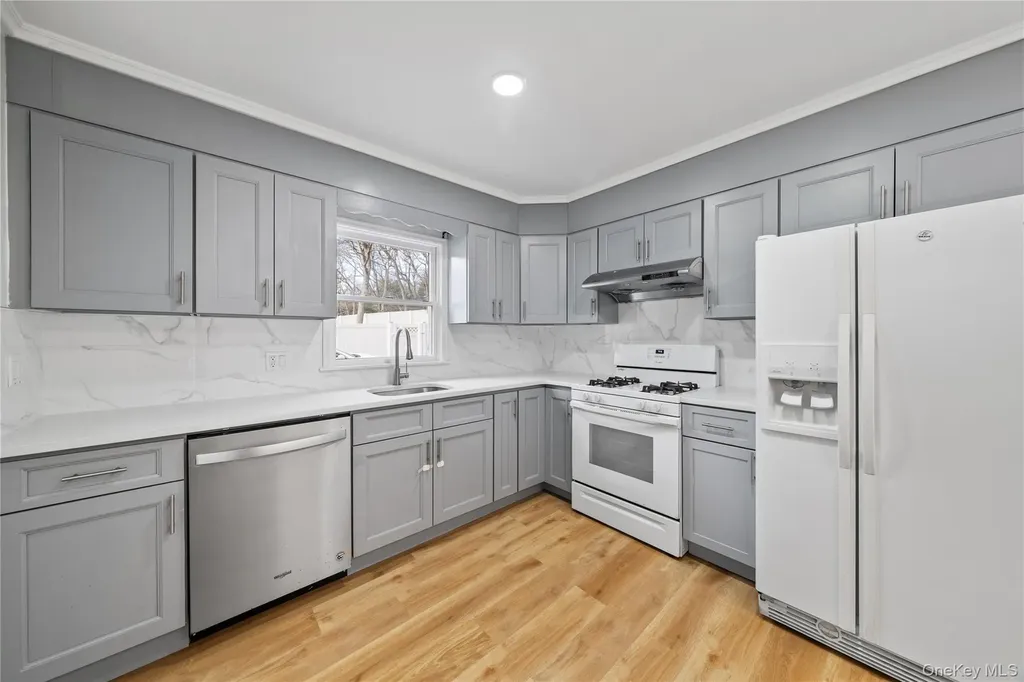 653 Meadow Road Smithtown NY 11787