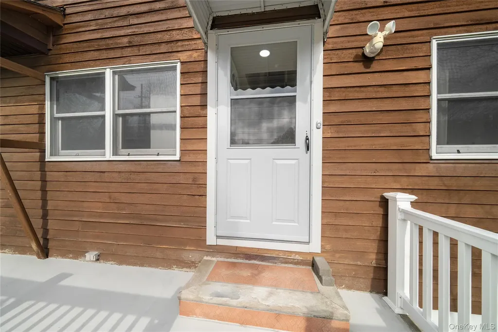 653 Meadow Road Smithtown NY 11787