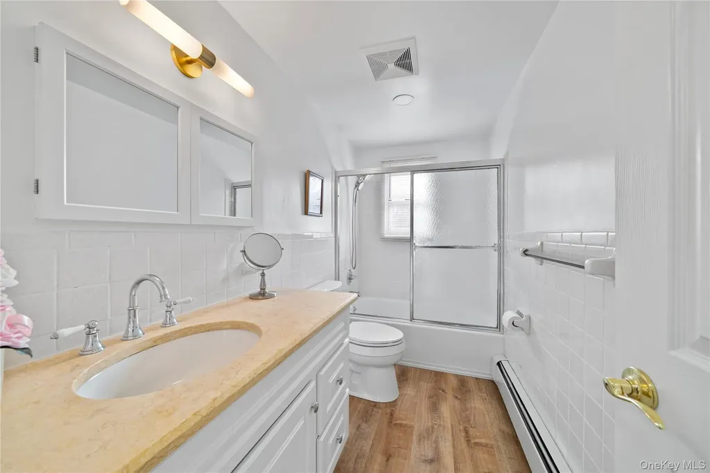 653 Meadow Road Smithtown NY 11787