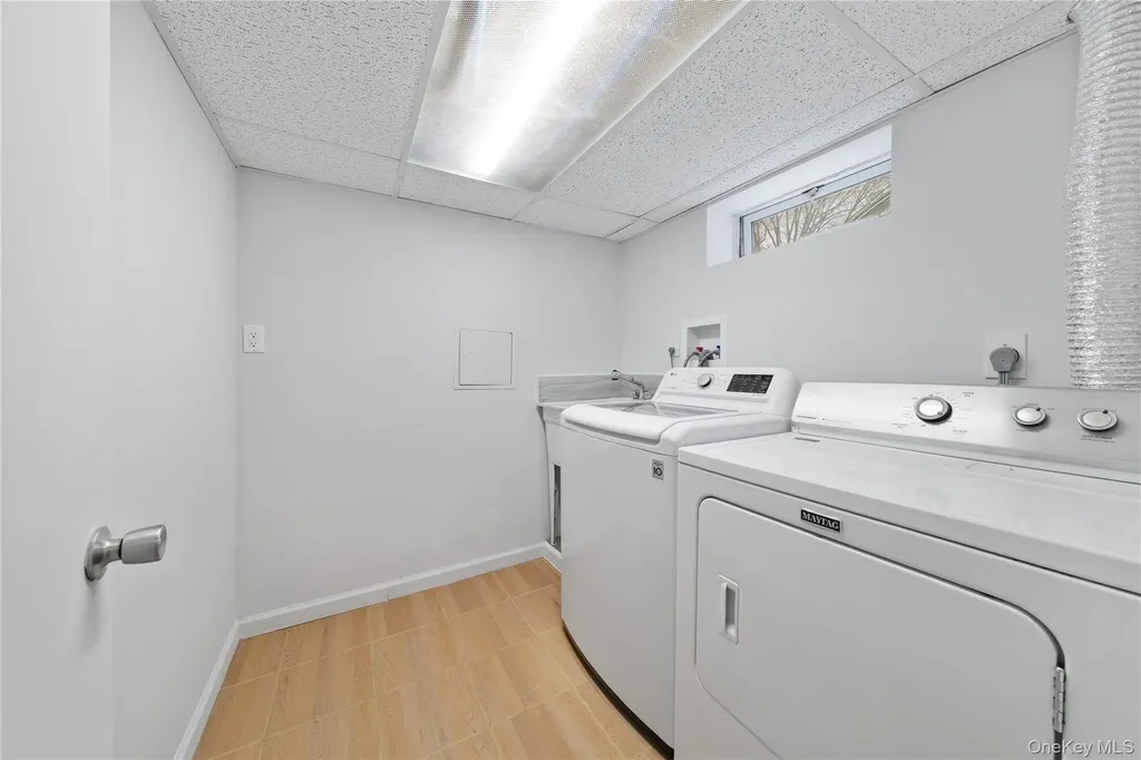 653 Meadow Road Smithtown NY 11787