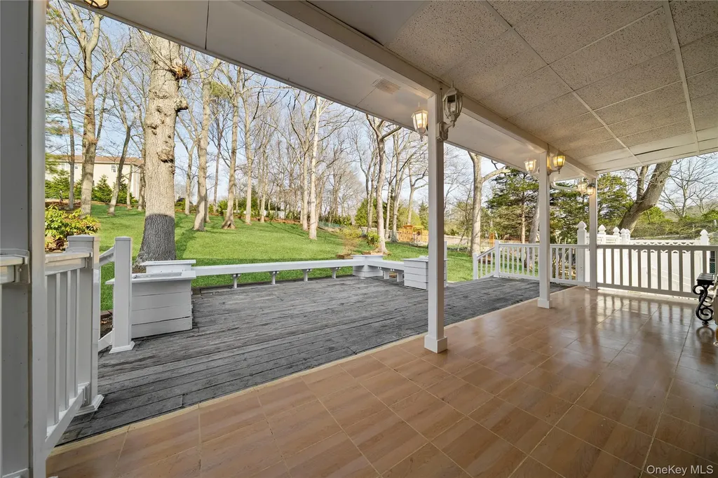653 Meadow Road Smithtown NY 11787