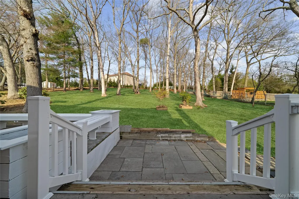 653 Meadow Road Smithtown NY 11787