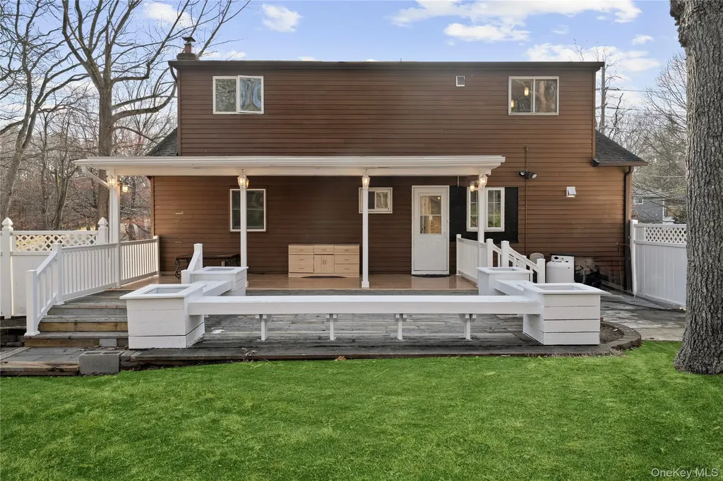 653 Meadow Road Smithtown NY 11787