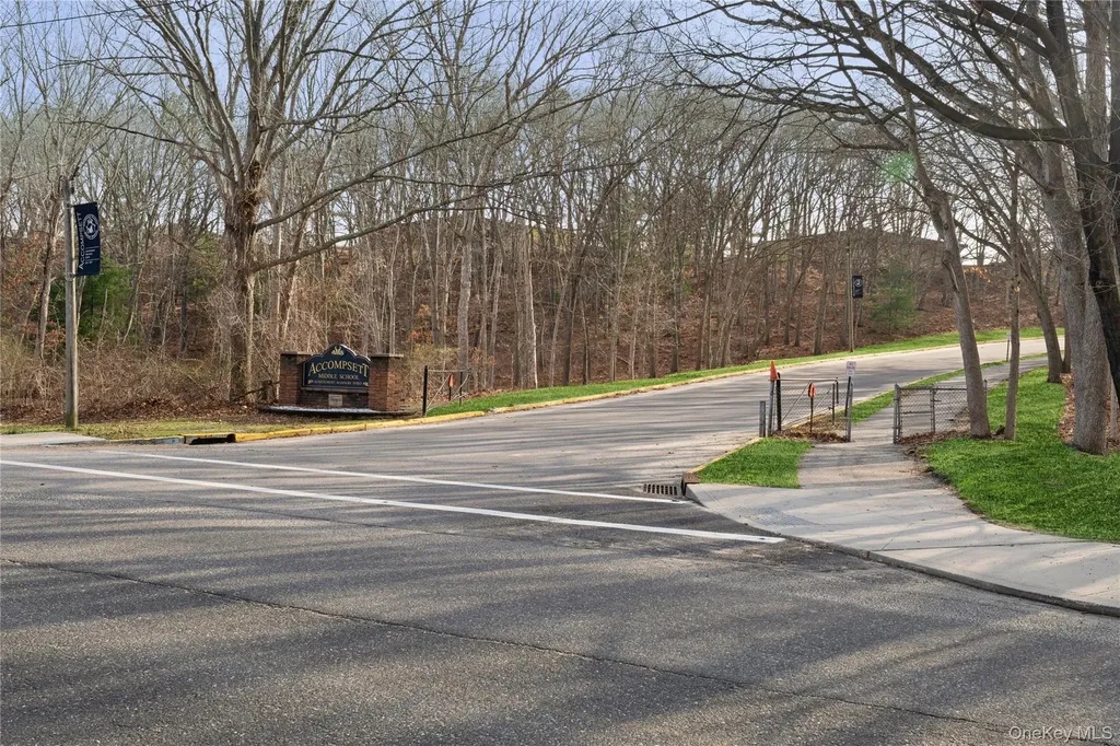 653 Meadow Road Smithtown NY 11787