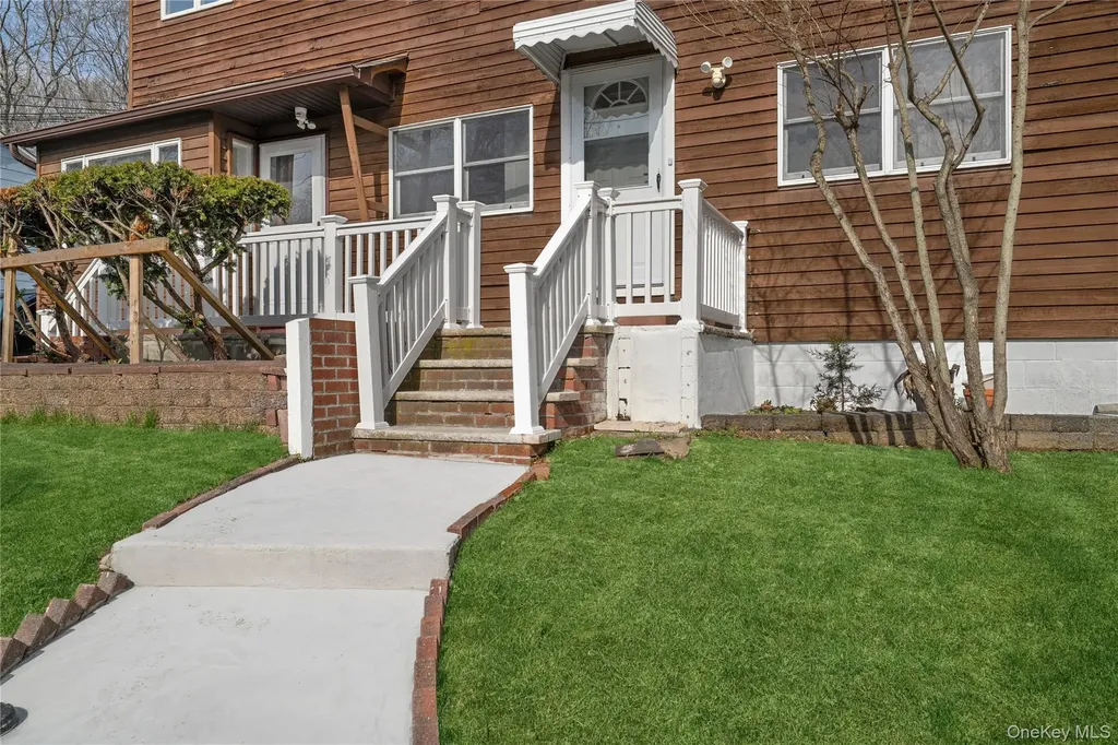 653 Meadow Road Smithtown NY 11787