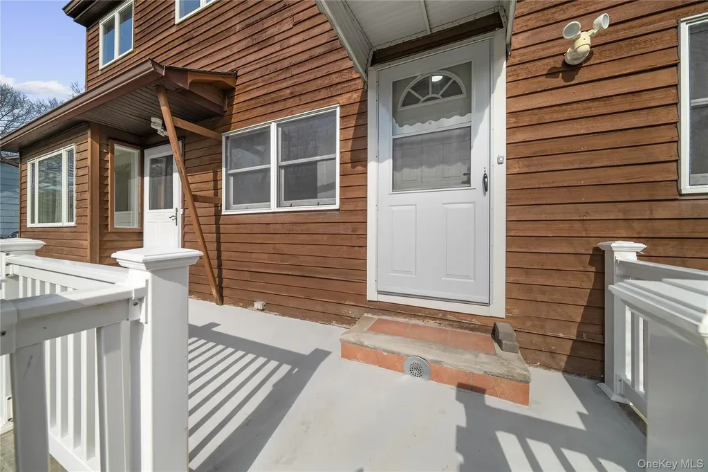 653 Meadow Road Smithtown NY 11787