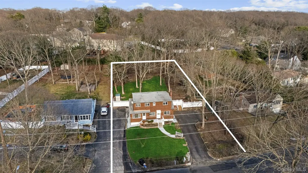653 Meadow Road Smithtown NY 11787