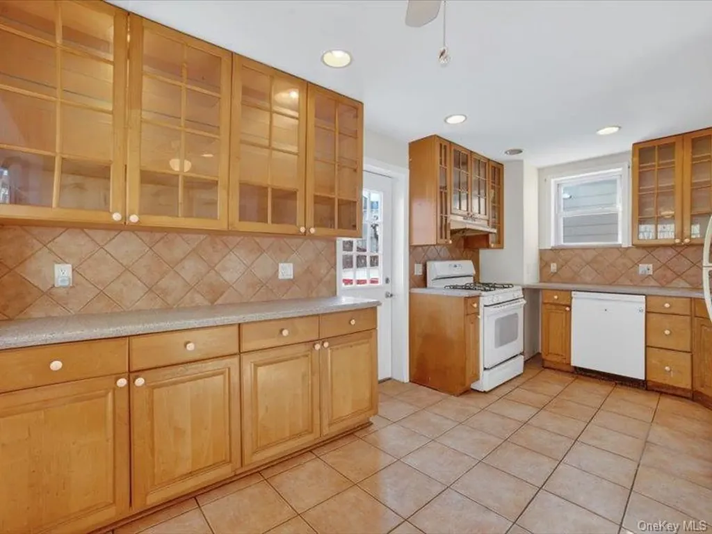 2894 Wellman Avenue Bronx NY 10461