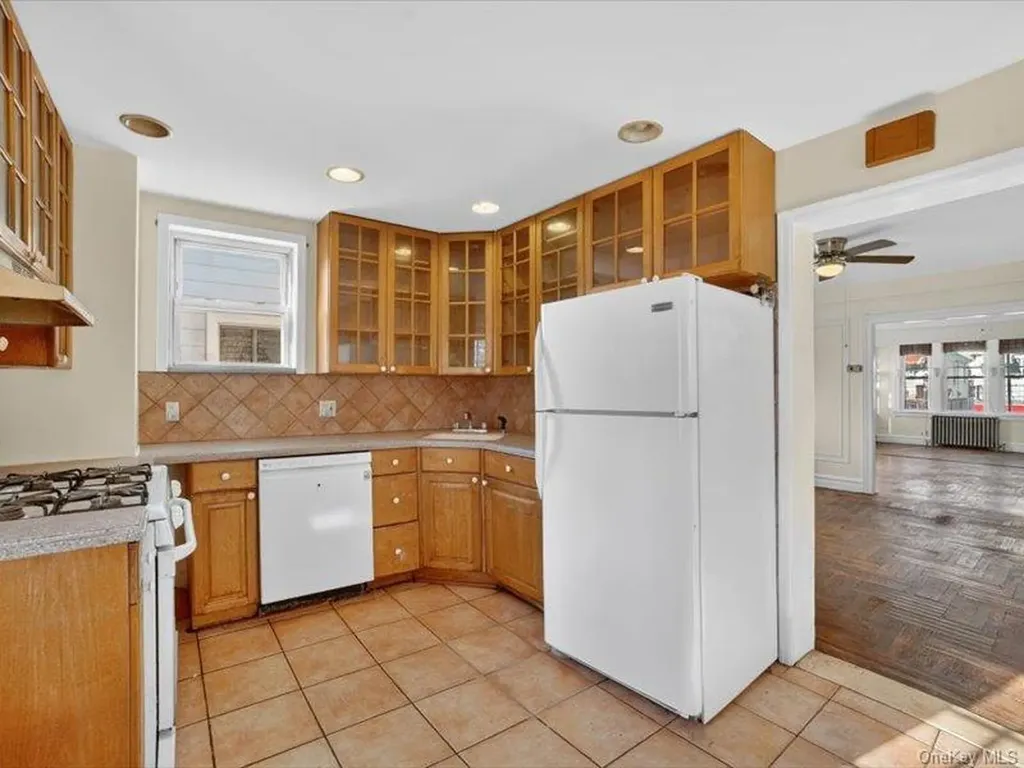 2894 Wellman Avenue Bronx NY 10461