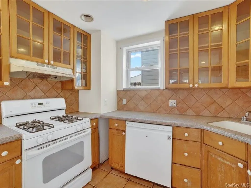 2894 Wellman Avenue Bronx NY 10461