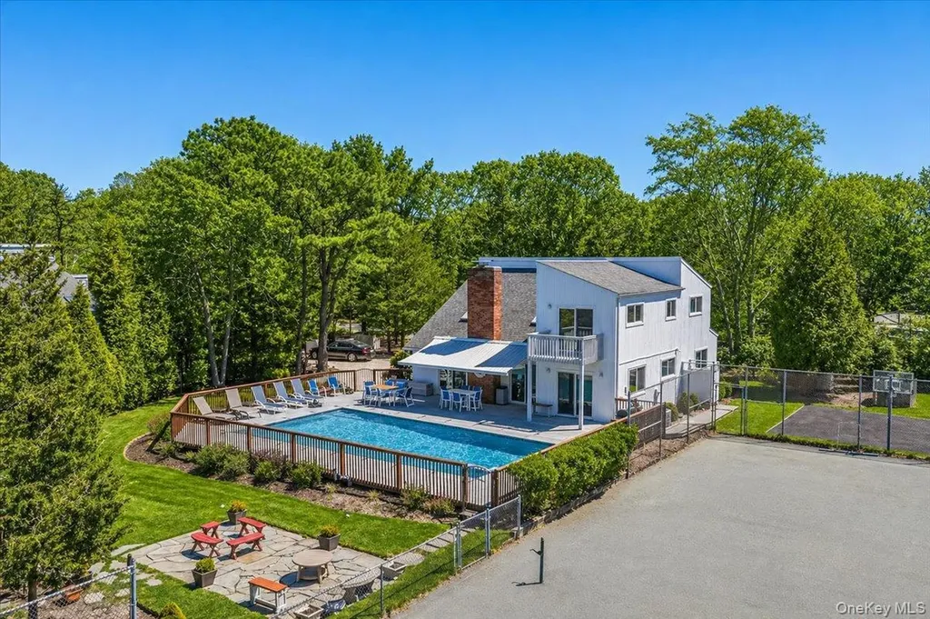 Westhampton NY 11977
