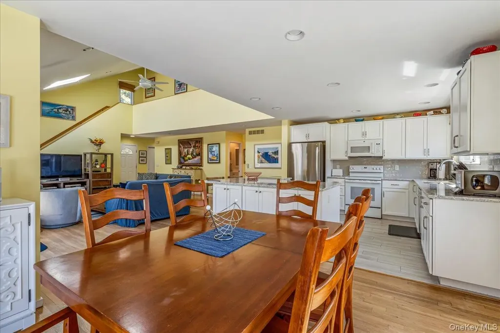 Westhampton NY 11977