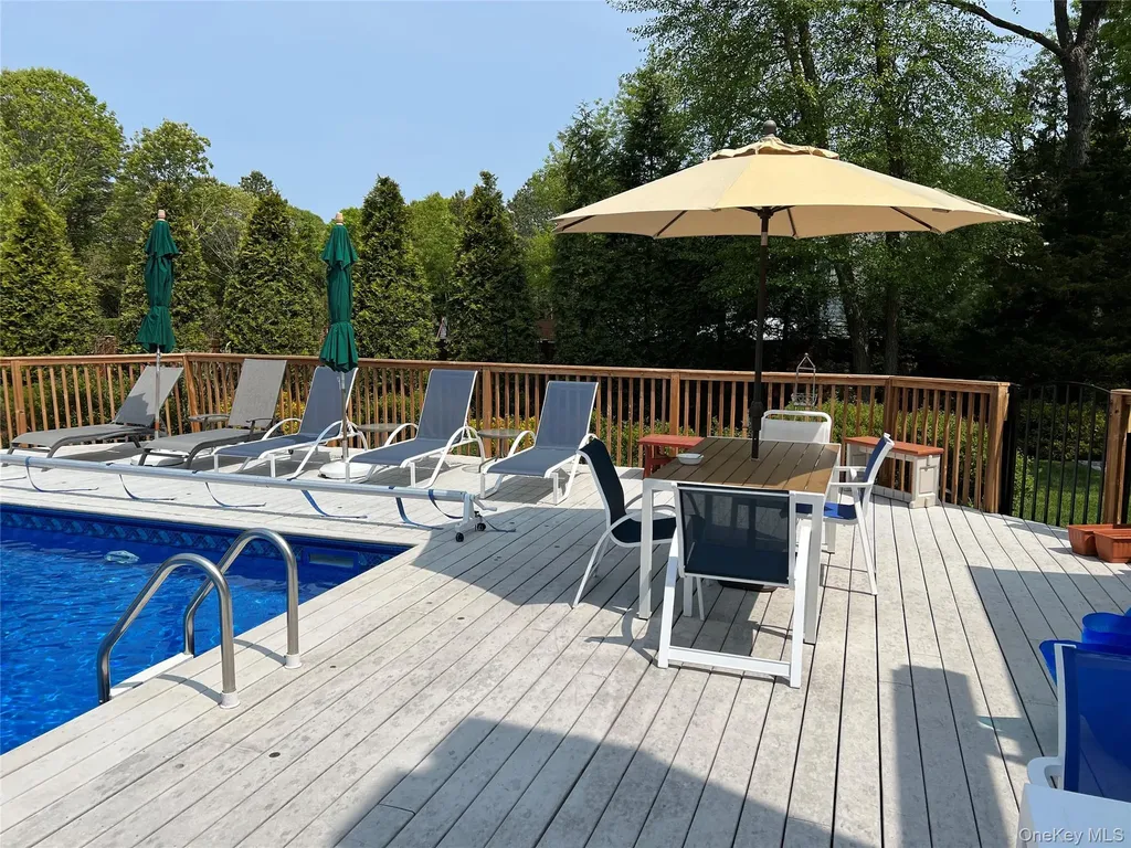 Westhampton NY 11977