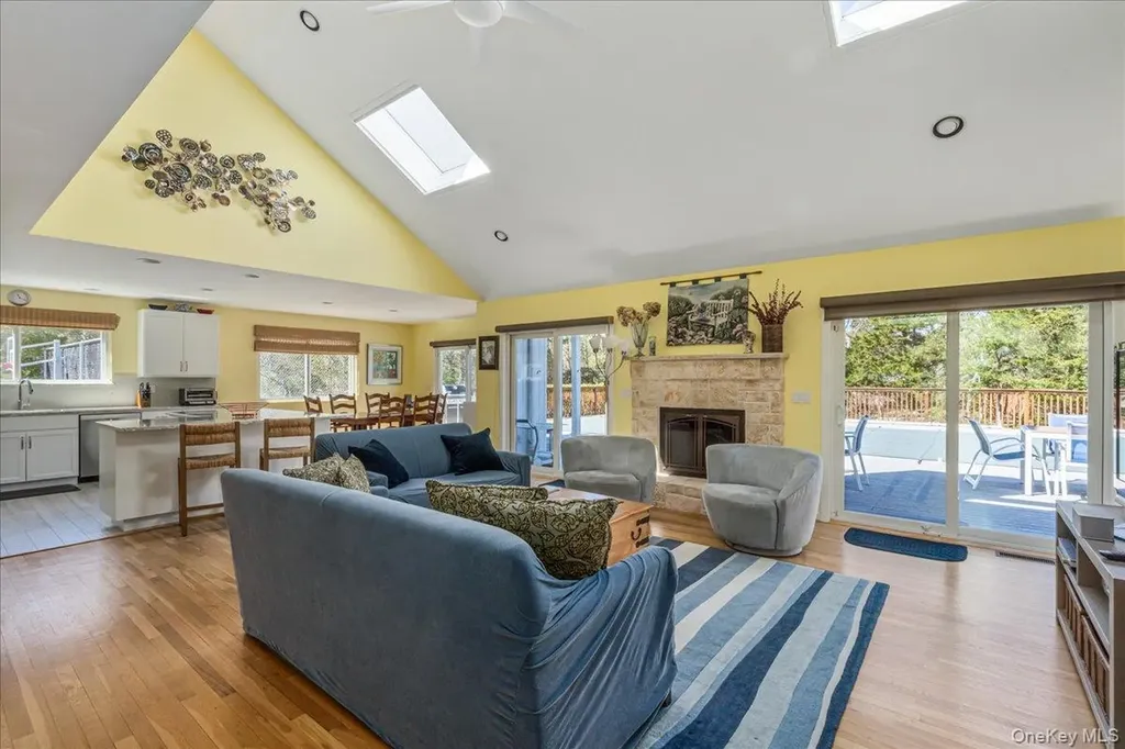 Westhampton NY 11977