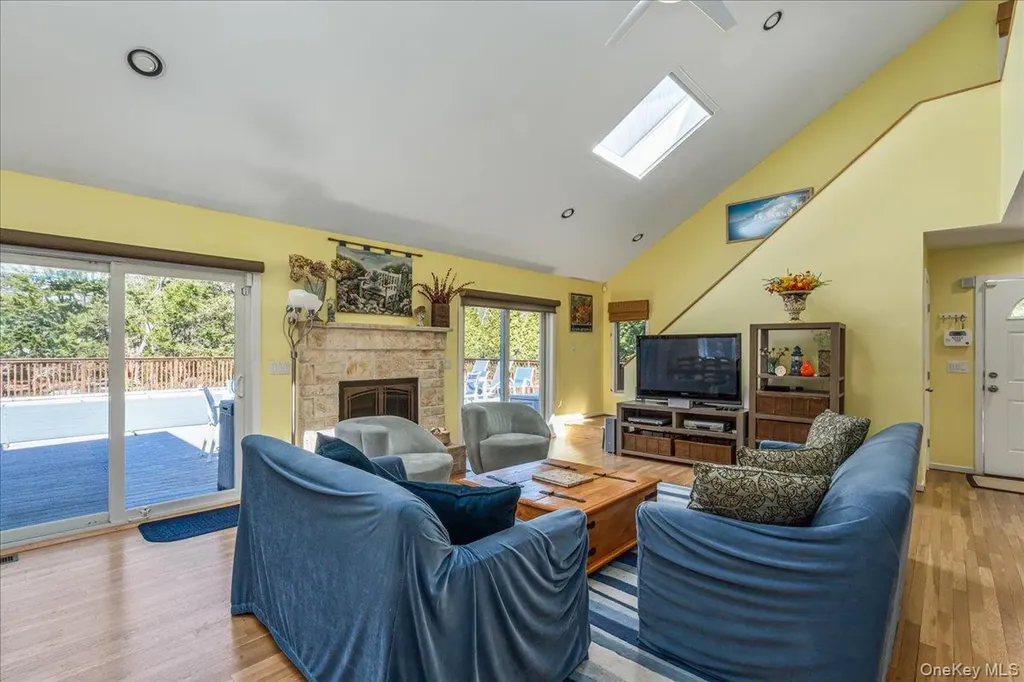 Westhampton NY 11977