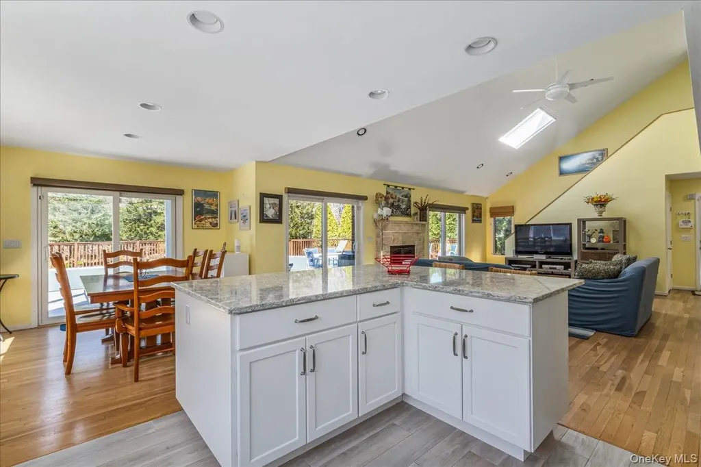 Westhampton NY 11977
