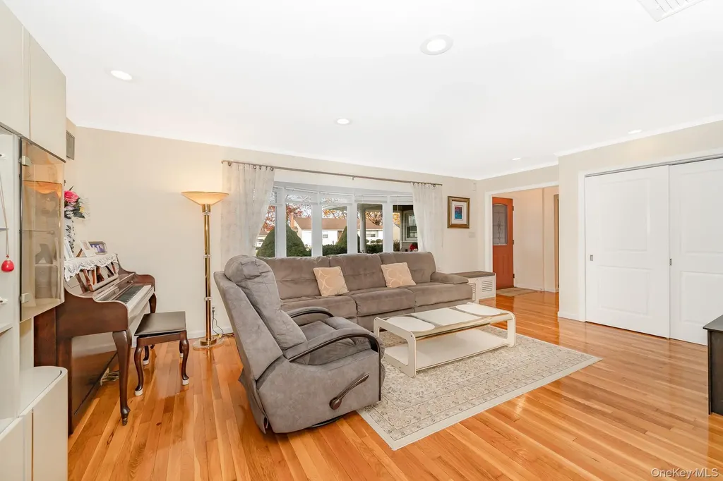 15 Chadwick Road Syosset NY 11791