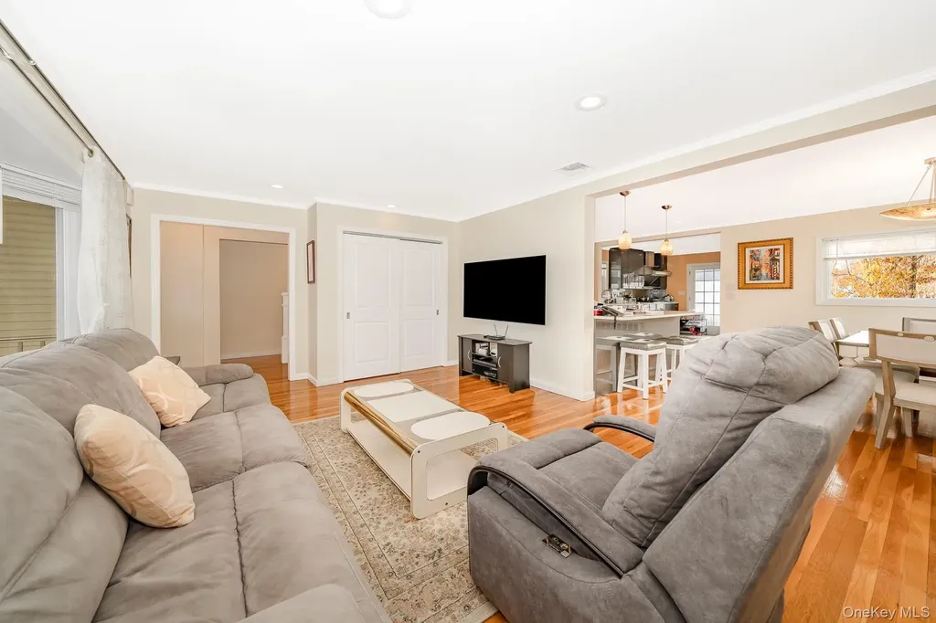 15 Chadwick Road Syosset NY 11791