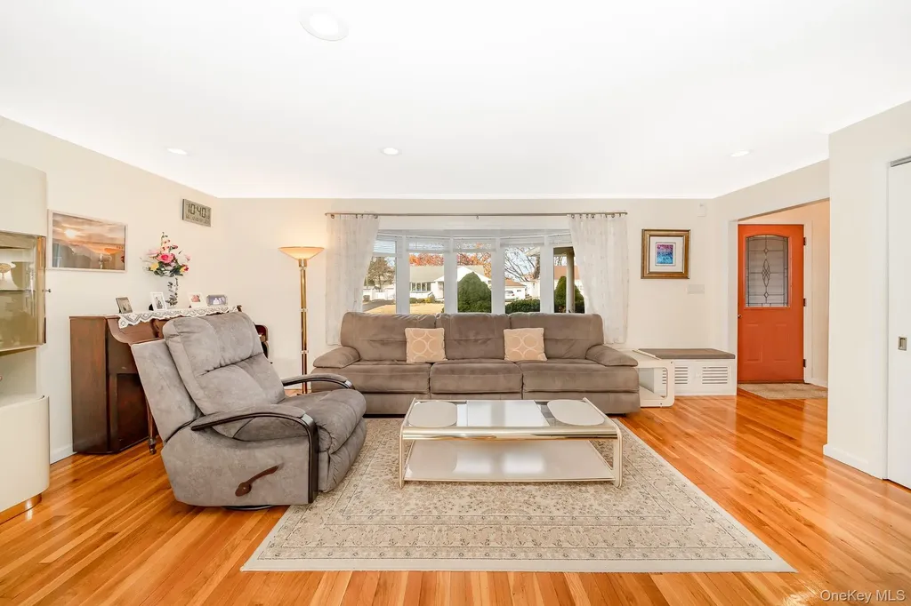 15 Chadwick Road Syosset NY 11791