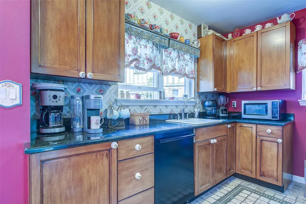 168-03 Powells Cove Boulevard Beechhurst NY 11357