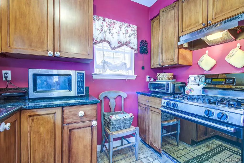 168-03 Powells Cove Boulevard Beechhurst NY 11357