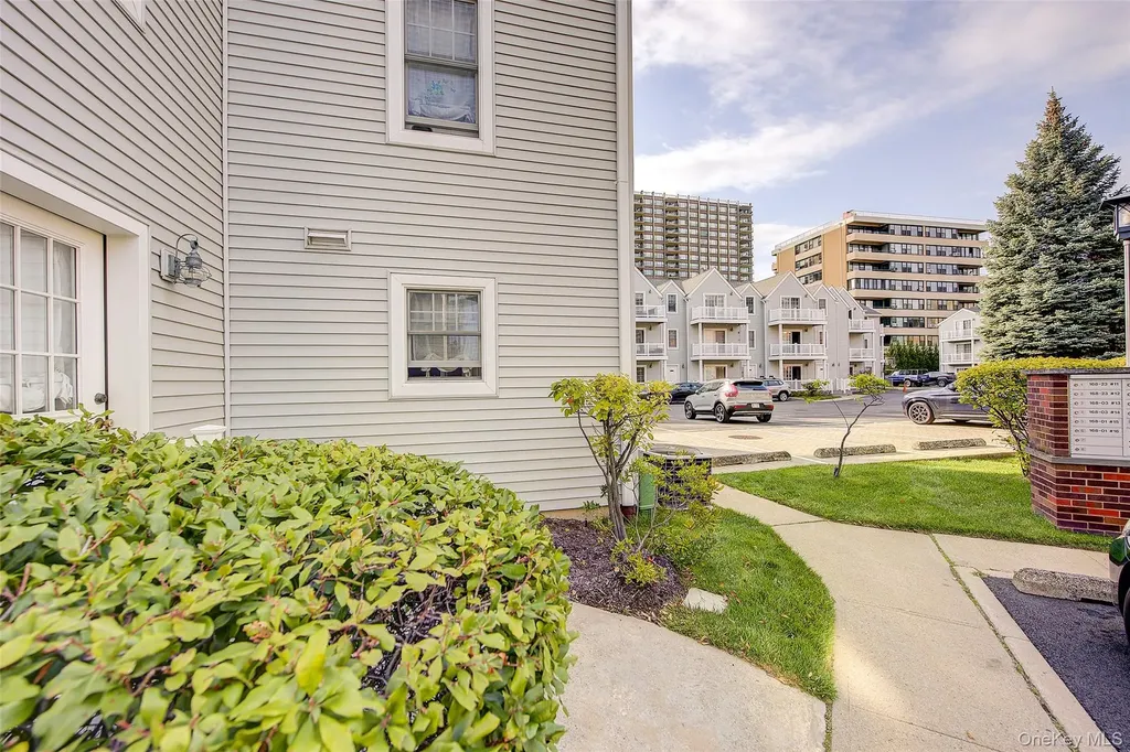 168-03 Powells Cove Boulevard Beechhurst NY 11357