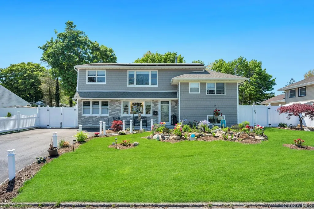 33 Wiltshire Drive Commack NY 11725