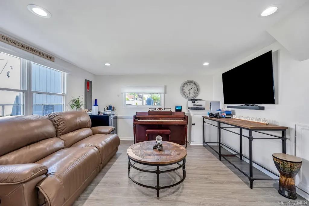 33 Wiltshire Drive Commack NY 11725