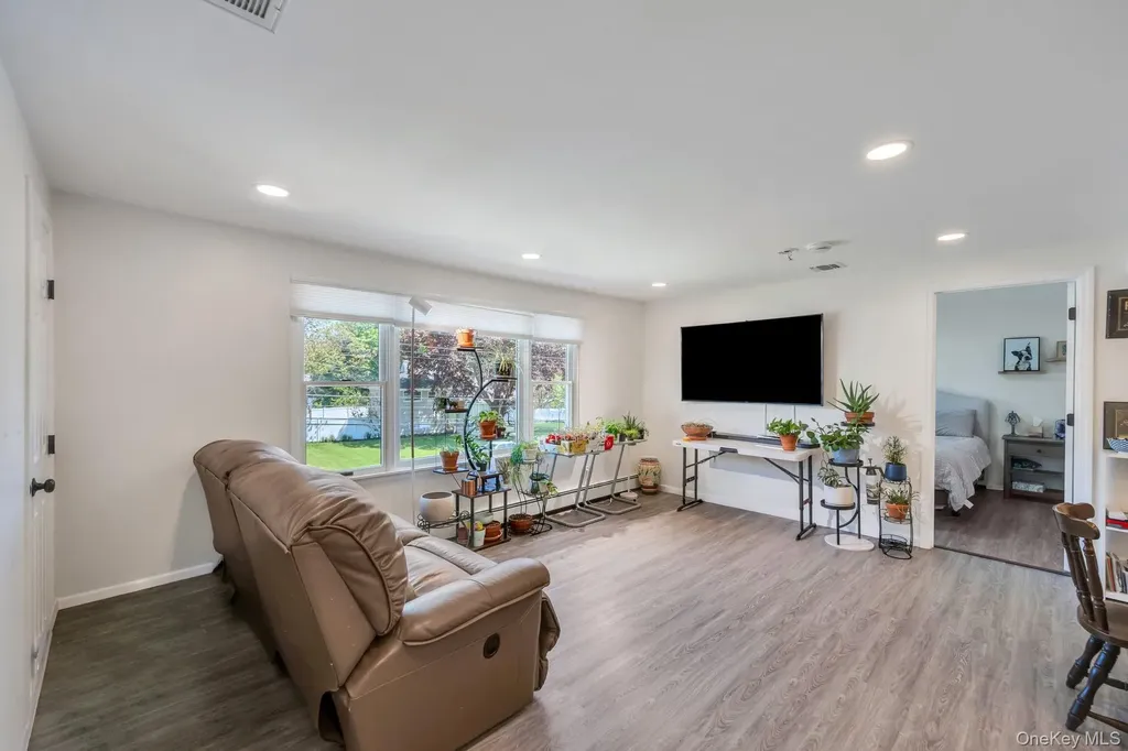 33 Wiltshire Drive Commack NY 11725