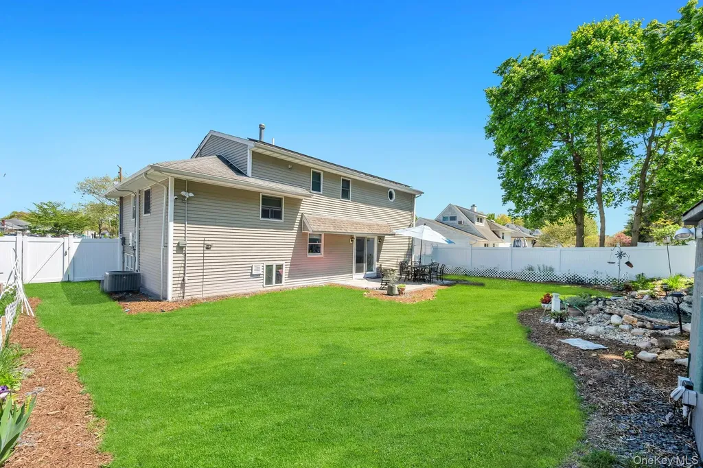 33 Wiltshire Drive Commack NY 11725