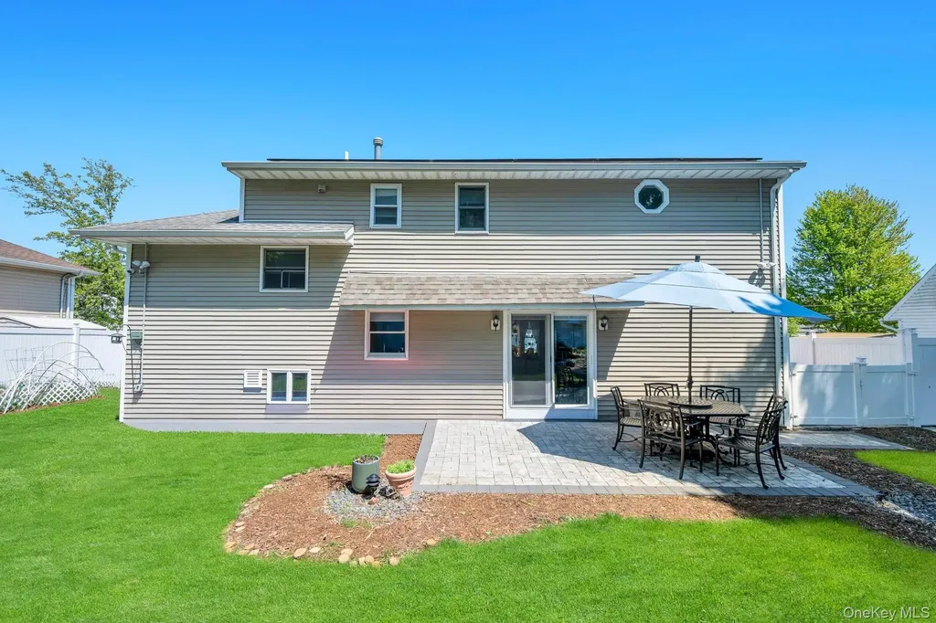 33 Wiltshire Drive Commack NY 11725