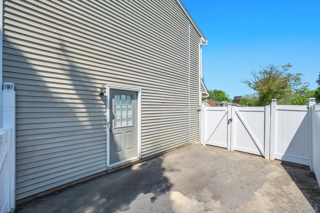 33 Wiltshire Drive Commack NY 11725