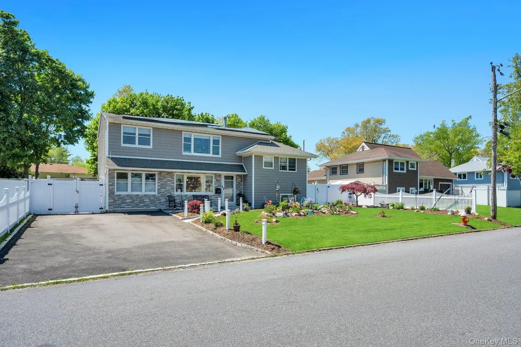 33 Wiltshire Drive Commack NY 11725