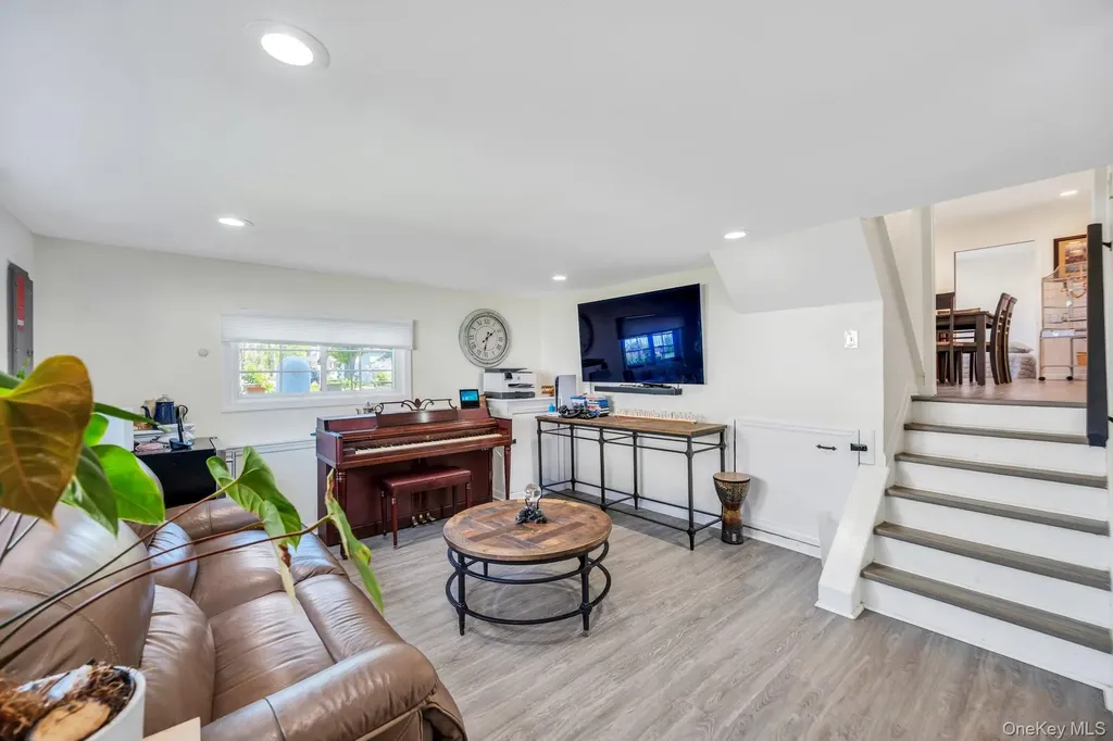 33 Wiltshire Drive Commack NY 11725