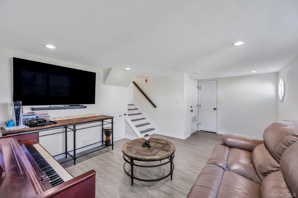 33 Wiltshire Drive Commack NY 11725