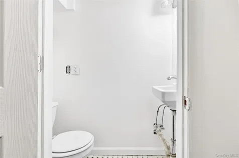 7 Winthrop Lane Scarsdale NY 10583