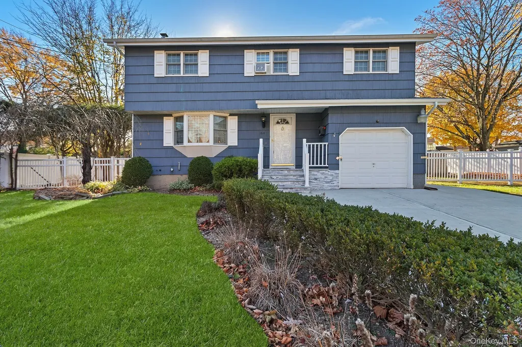 164 Colonial Springs Road Wheatley Heights NY 11798