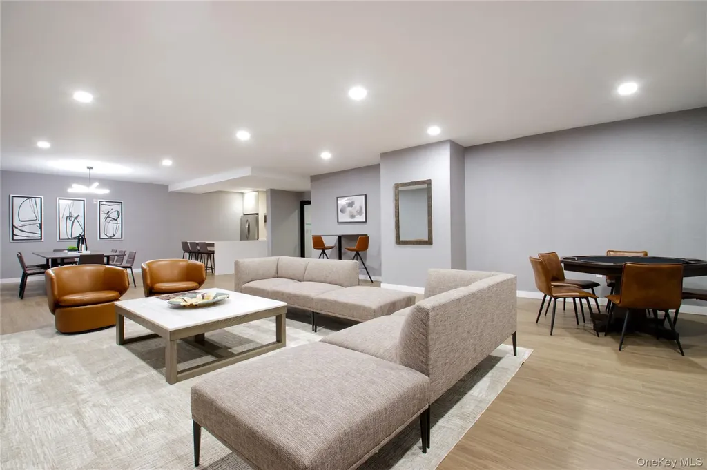 333 Warner Avenue Roslyn NY 11576